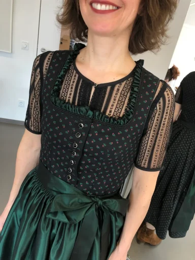 Dirndl-Nähkurs Miesbach  - nähen Sie ihr individuelles Dirndl im VHS Dirndlnähkurs unter Profi-Anleitung - Dirndl mit Rüsche