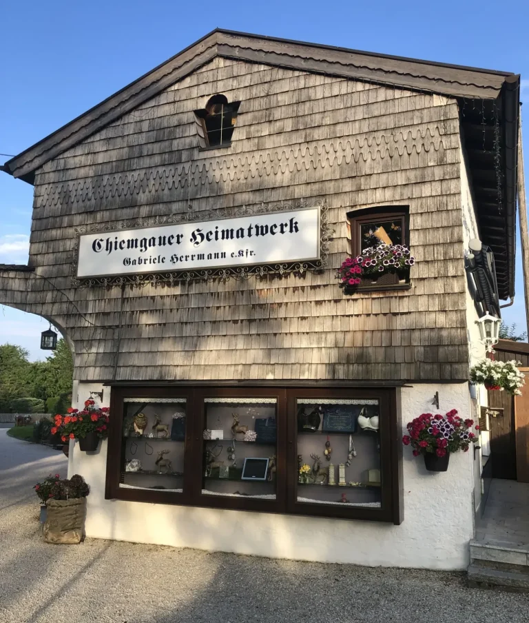 Dirndlstoffe & Trachtenstoffe - Stoffgeschäft Rosenheim