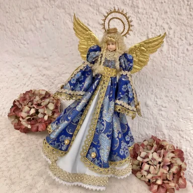 Handgefertigter großer Weihnachtsengel in blau, creme und gold