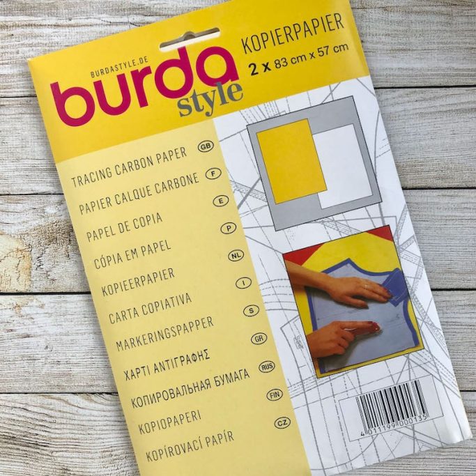 Burda Schnittmuster Verpackung mit Informationen und Farbmuster für Nähprojekte.