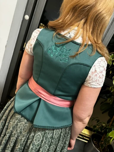 Dirndl-Nähkurs in Rosenheim und Bernau - Dirndl selber nähen im Chiemgau - grüner Spenzer