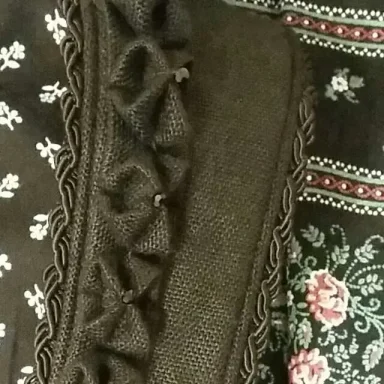 Detailaufnahmen: Dirndl-Nähkurs von Gabriele Herrmann - Dirndlnähkurs unter Profi-Anleitung mit eigenem Maßschnitt