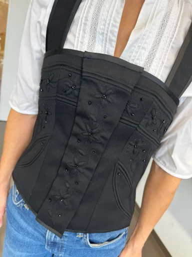 Salzburger Mieder: Dirndl-Nähkurs von Gabriele Herrmann - Dirndlnähkurs unter Profi-Anleitung mit eigenem Maßschnitt