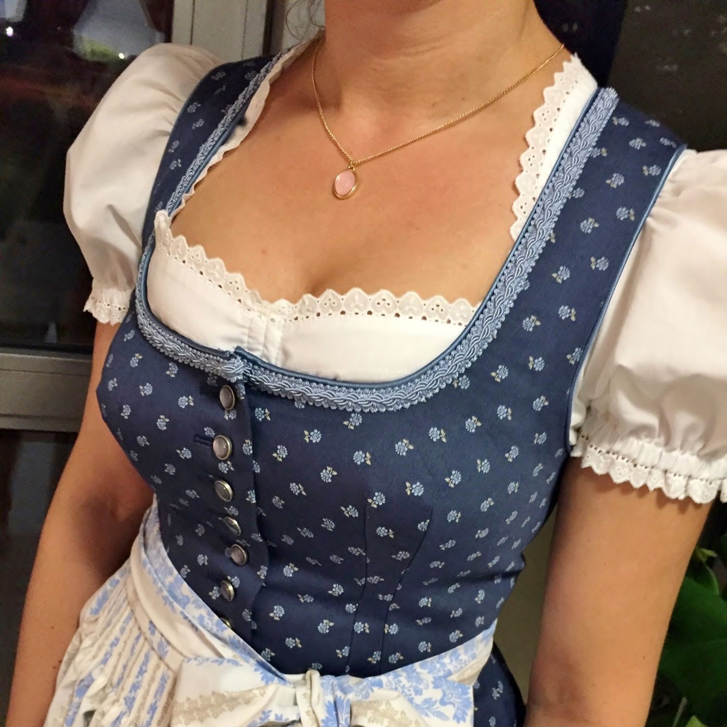 VHS Dirndl-Nähkurs München ❖ Dirndlnähkurs Oktober 2025